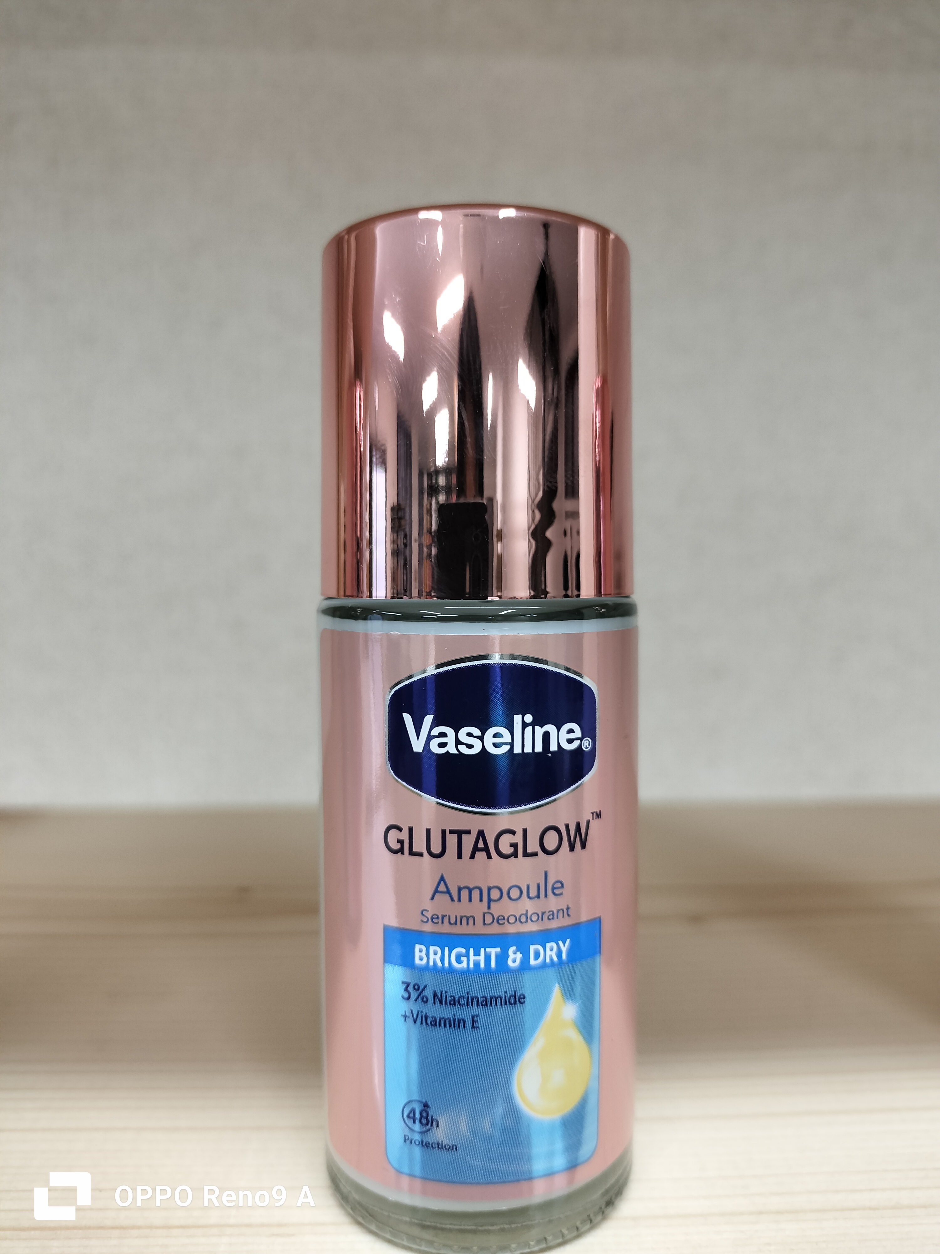 GlutaGlow Roll on (Bright & Dry) အပြာရောင် Vaseline  