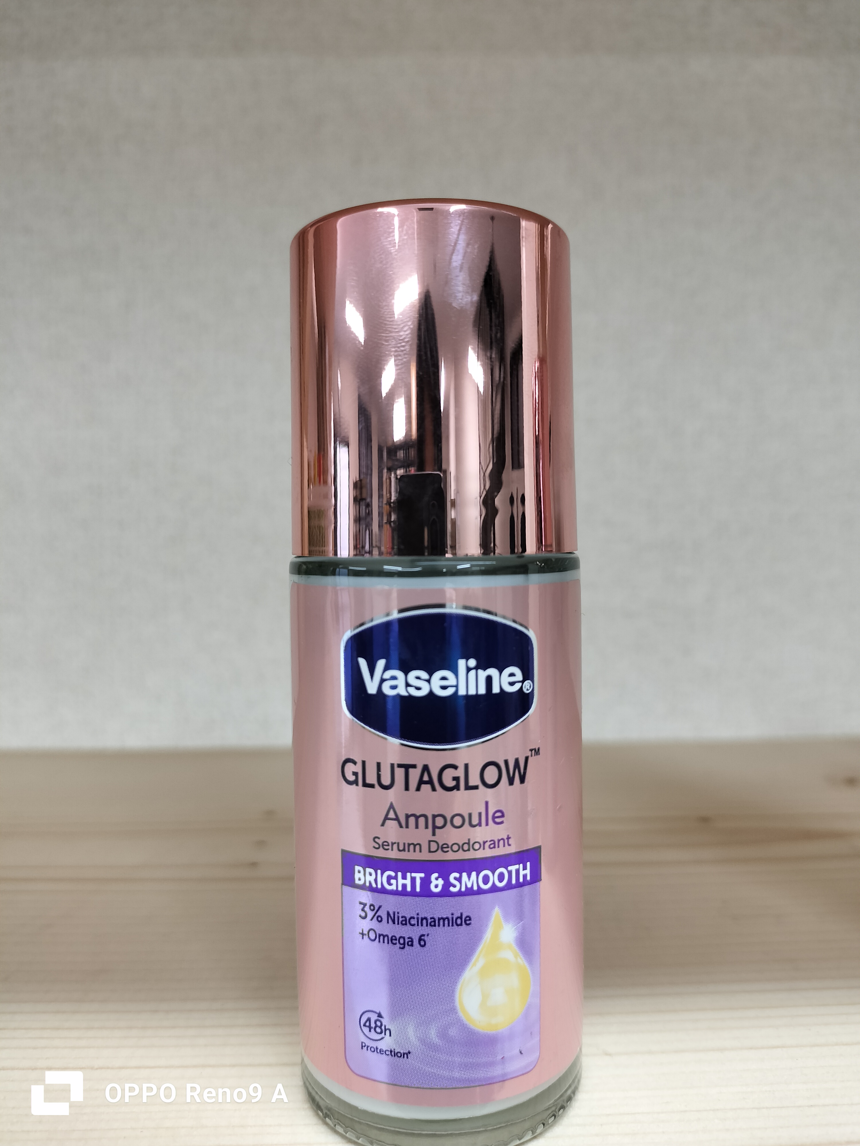 GlutaGlow Roll on (Bright & Smooth) ခရမ်း Vaseline 