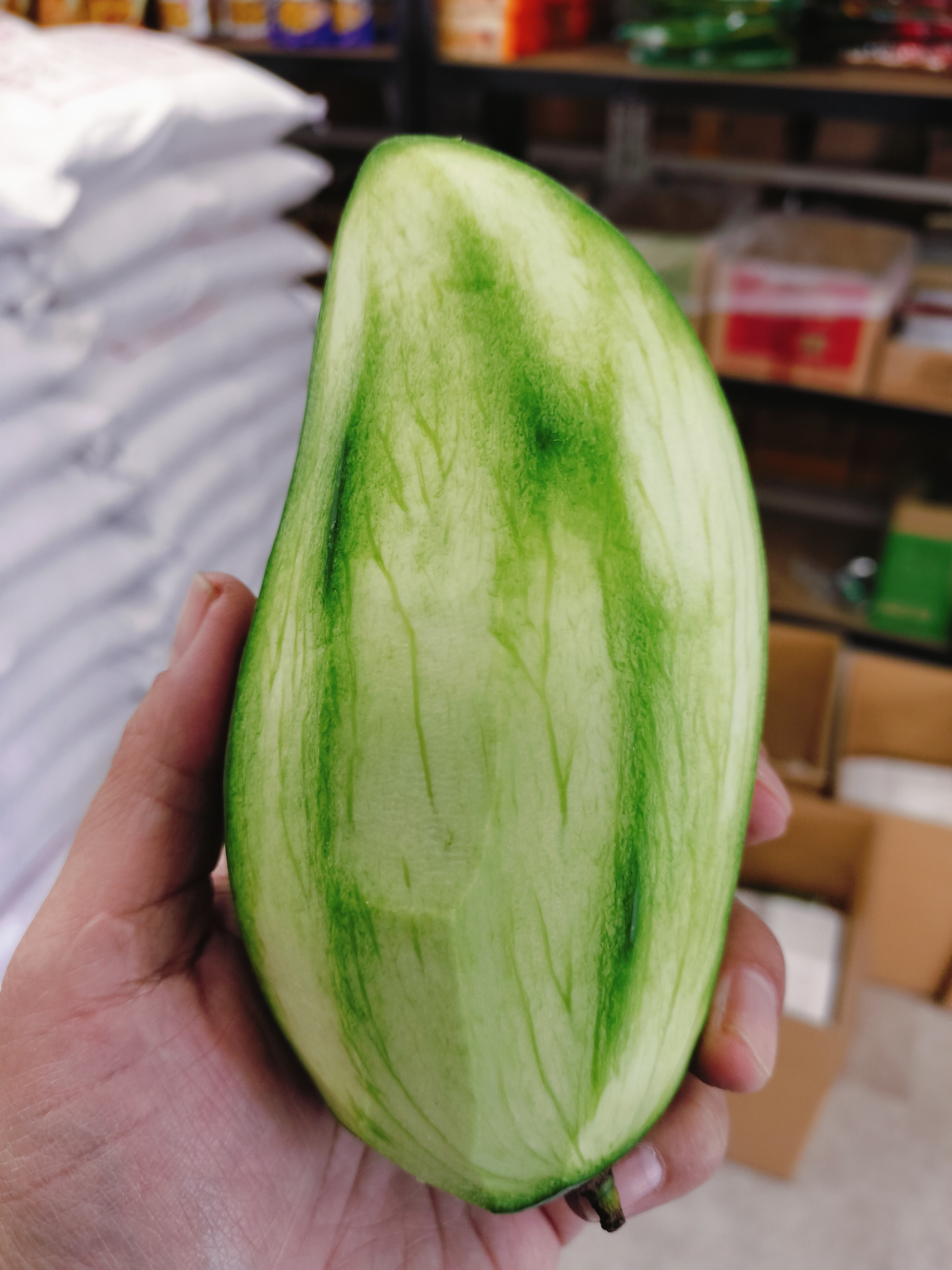 ထိုင်းသရက်သီးစိမ်းတလုံး 